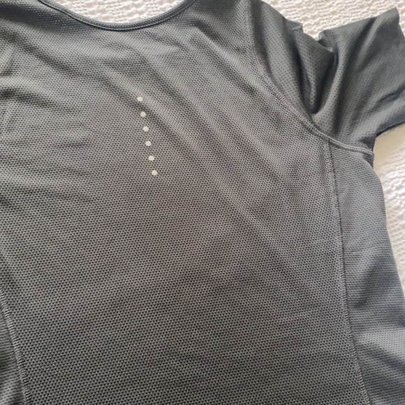 Nike work  out tshirt - Picture 3 of 6